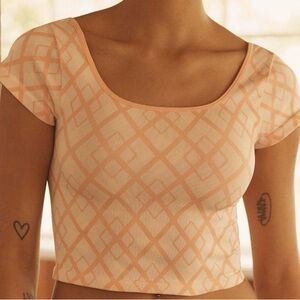 🟠NWT LYREBIRD by ANTHROPOLOGIE Seamless Baby Tee in Peach Print S/M